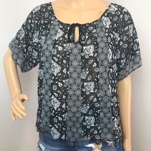 American Eagle Keyhole Tie Blouse – Black & White Floral Stripe – Size Small Pet